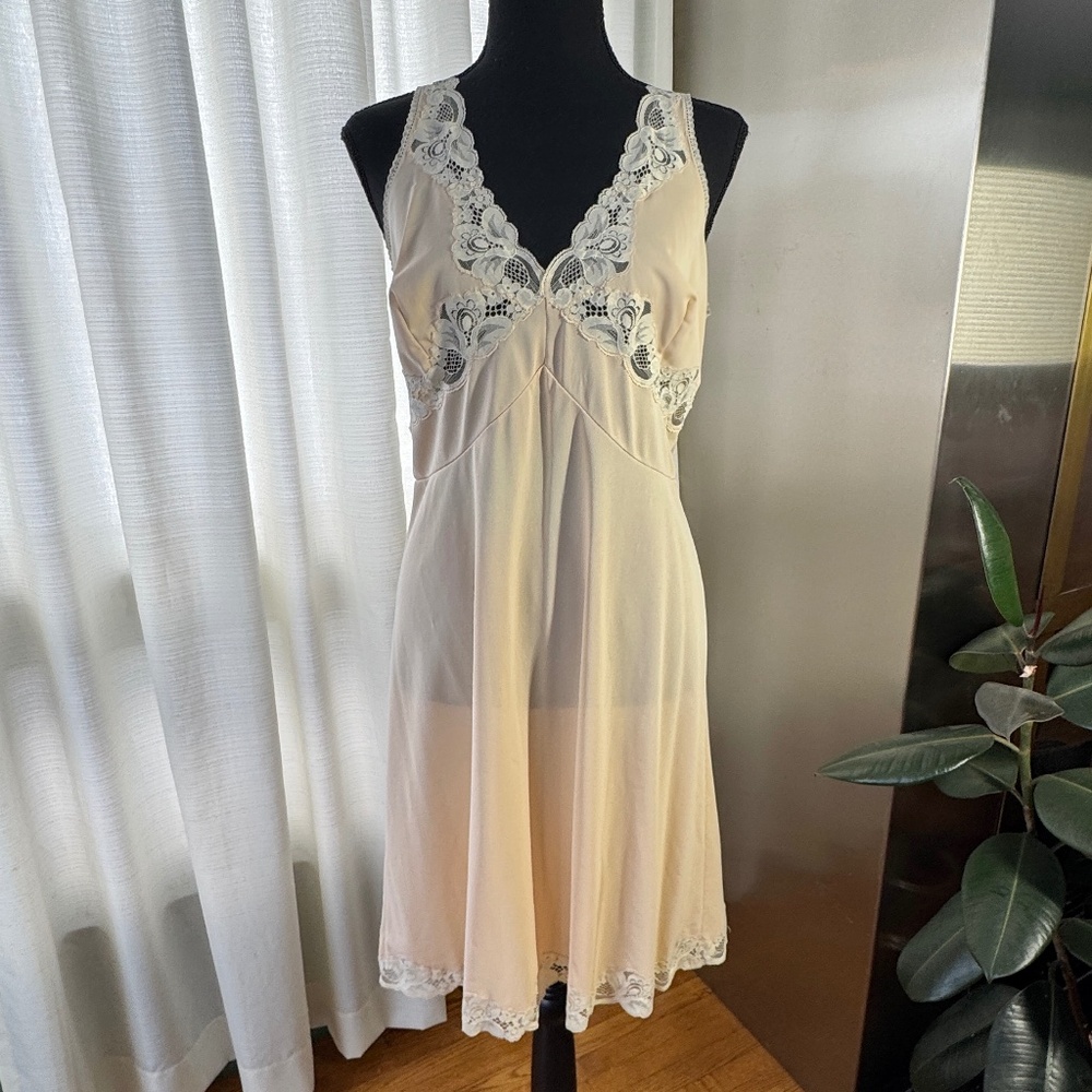 Vintage 1970s slip-on negligee, Anna Italy, modern size 8/10, (snags)